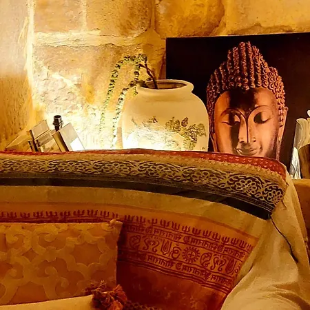 Bedroom Buddha External Bathroom Kerċem