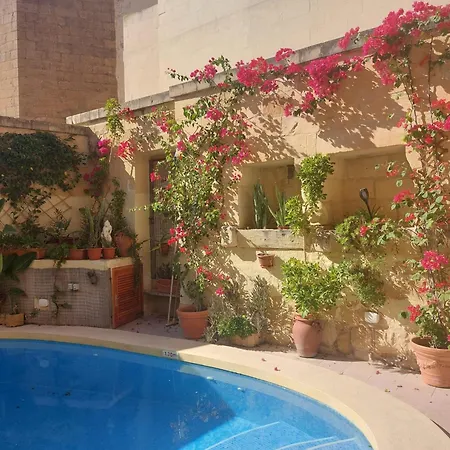 Bedroom Buddha External Bathroom Kerċem