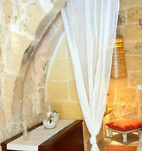 Bedroom Buddha External Bathroom