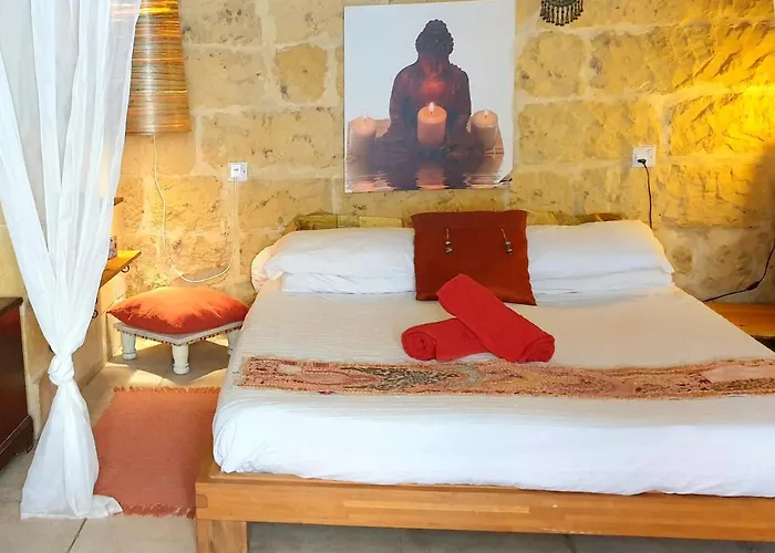 Bed & Breakfast Bedroom Buddha External Bathroom