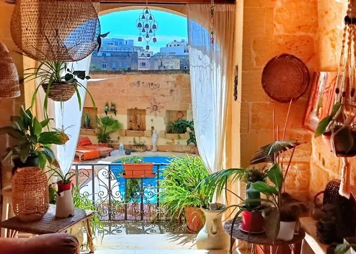 Bed & Breakfast Bedroom Buddha External Bathroom