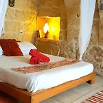 Bedroom Buddha External Bathroom 3* Kercem