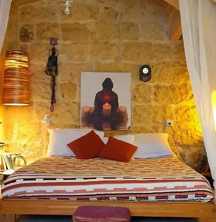 Bedroom Buddha External Bathroom B&B 3*