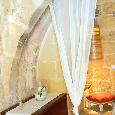 Bedroom Buddha External Bathroom