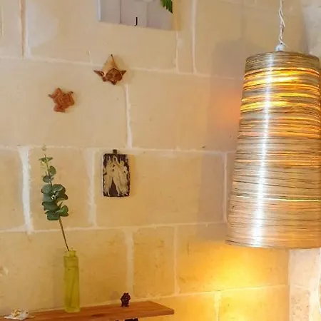 Bed & Breakfast Bedroom Buddha External Bathroom