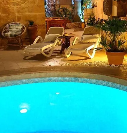 Bedroom Buddha External Bathroom