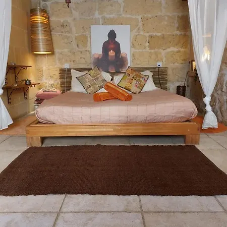 Bedroom Buddha External Bathroom Kerċem