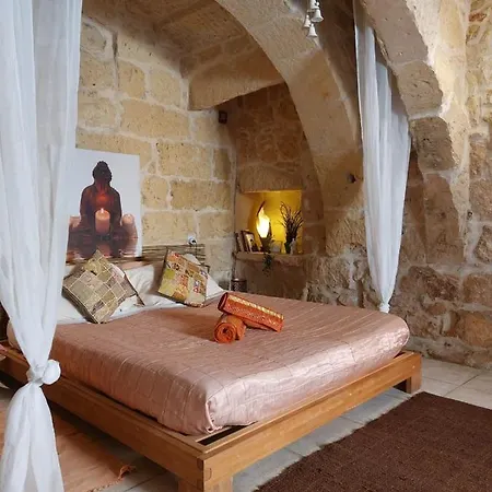 Bedroom Buddha External Bathroom Couette-café 3*