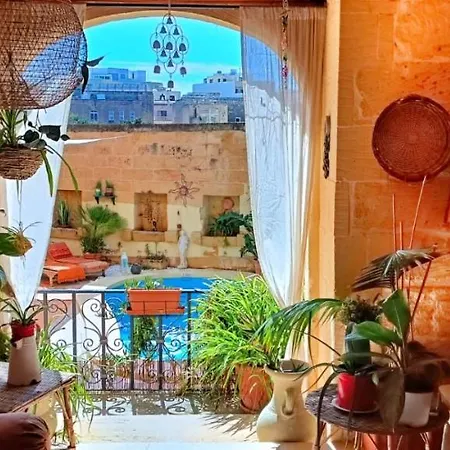 Bed & Breakfast Bedroom Buddha External Bathroom