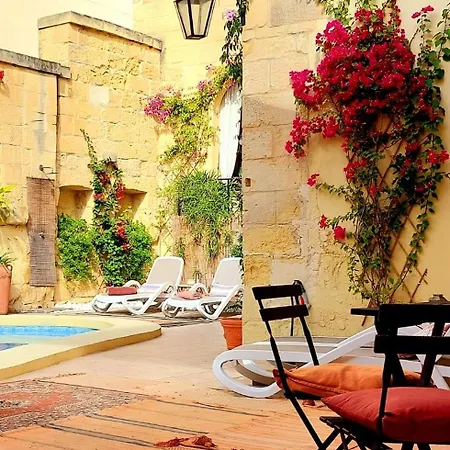 Bed & Breakfast Bedroom Buddha External Bathroom